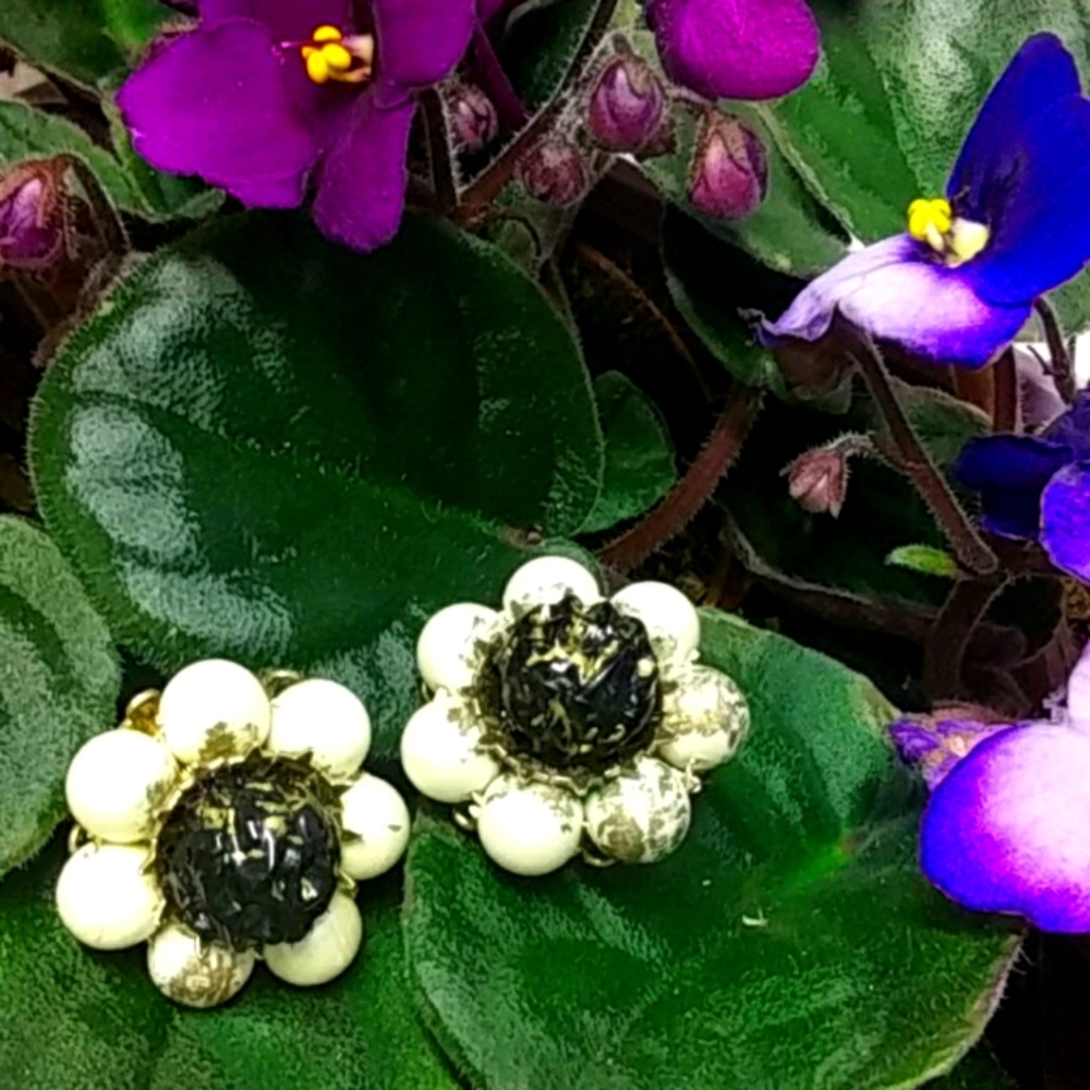 VNTG Beaded Cluster Clip on Earrings